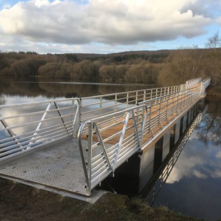 Passerelle d'accès et pontons flottants